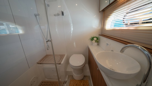 Hey Beautiful 44ft Aquila Yacht For Sale