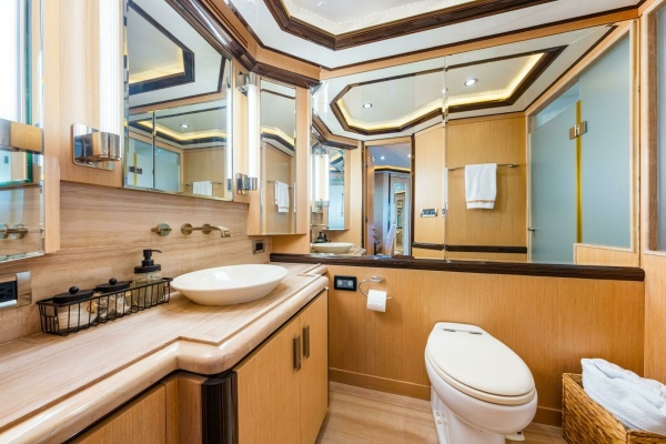 Relentless 83ft Ocean Alexander Yacht For Sale