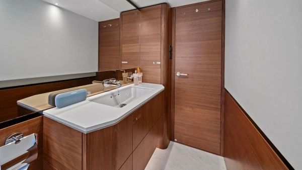 2019 Princess 65