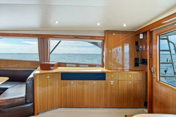2006 Viking 61
