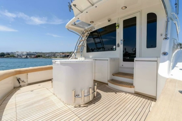 2004 Hatteras 54