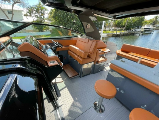 38ft Cruisers Yachts Yacht For Sale