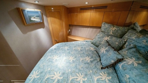 2003 Hatteras 54