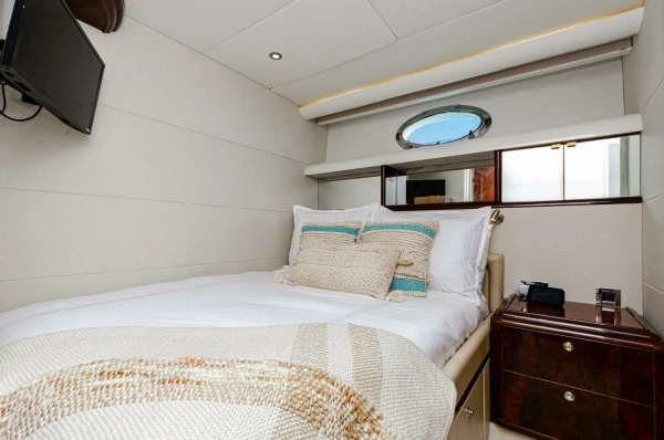 2001 Lazzara Yachts 94