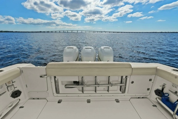 2019 Boston Whaler 38