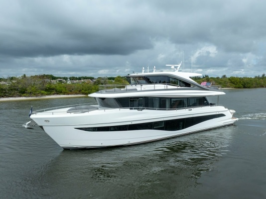 Princess 80 LANIKAI - Port Bow Profile