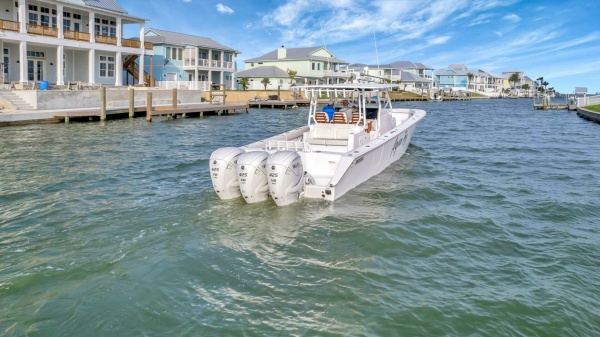 2023 Jupiter 43 Center Console 