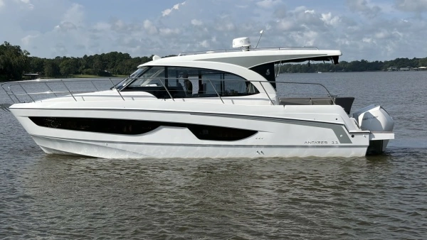 2022 Beneteau 36