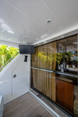 2000 Princess 72