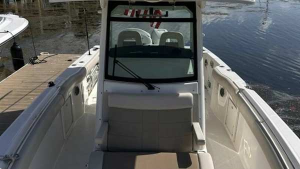 2017 Boston Whaler 33