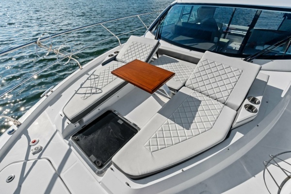 Cruisers 42 SARGAM - Bow