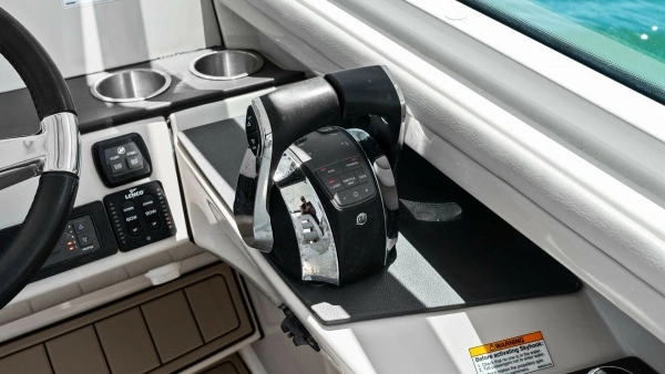 Boston Whaler 320 Vantage Yacht For Sale