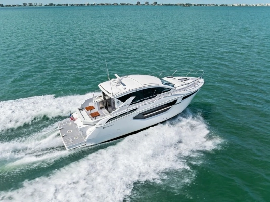2019 Cruisers Yachts 42