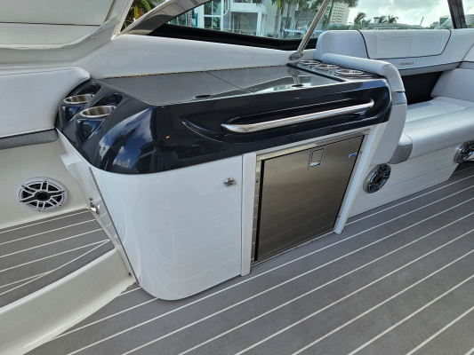 OUTER SPACE 35ft Formula Yacht For Sale