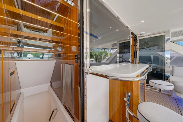 2025 Riviera 72