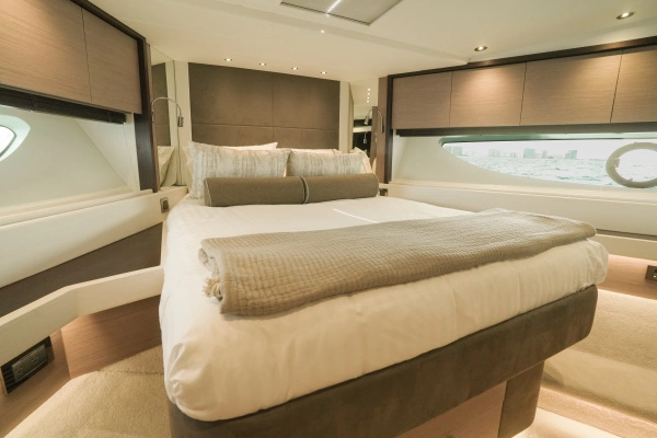 2025 Sunseeker 76