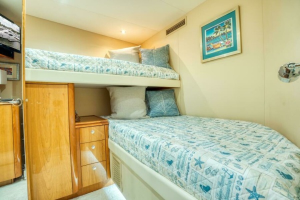 MAJESTIK 80ft Hatteras Yacht For Sale