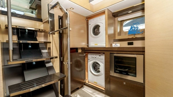 Cruisers 60 Cantius  Yacht For Sale
