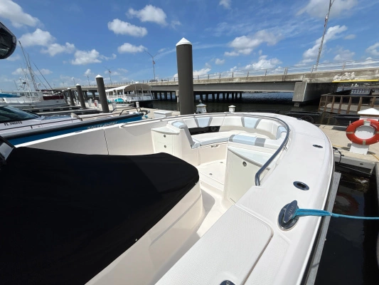 Robalo R360 Yacht For Sale