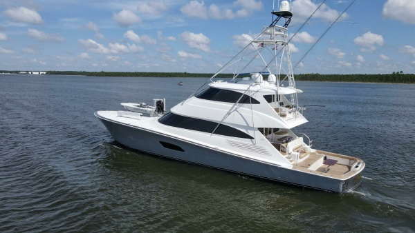 2016 92 Viking Enclosed Bridge Touche Exterior (3)