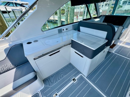 36ft Regal Yacht For Sale