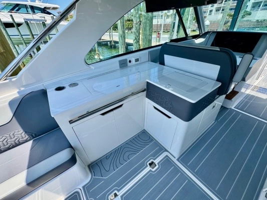 2025 Regal 36