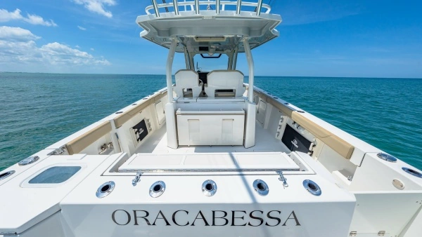 2019 Pursuit 32