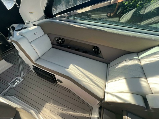 28ft Regal Yacht For Sale