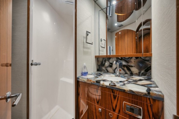 Ziggy 59ft Hatteras Yacht For Sale