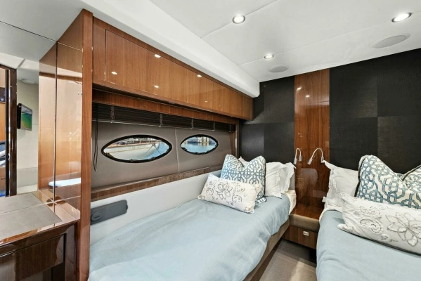 2015 Princess 72