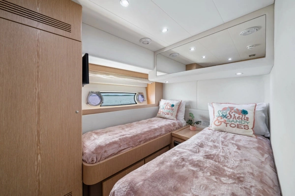 2013 Ferretti Yachts 62