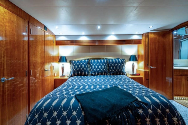 2004 Hatteras 60