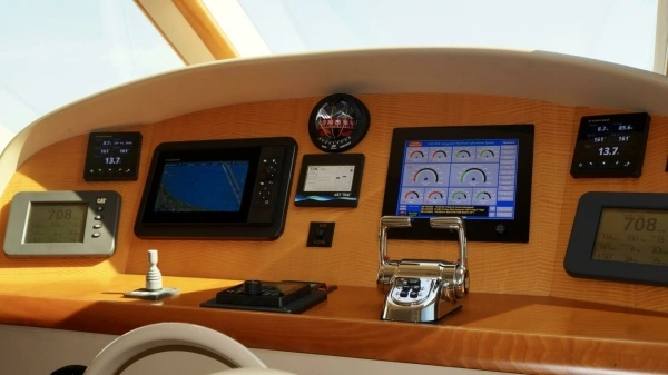 2007 Lazzara Yachts 74