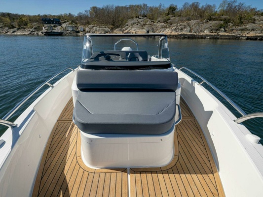 Nimbus Tender 8 Forward Seating
