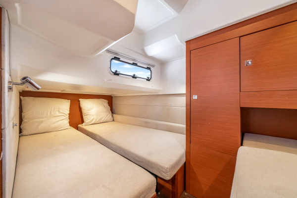 OUR TRADE 36ft Jeanneau Yacht For Sale