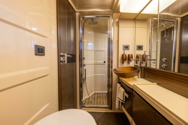 A Sea 64ft Azimut Yacht For Sale