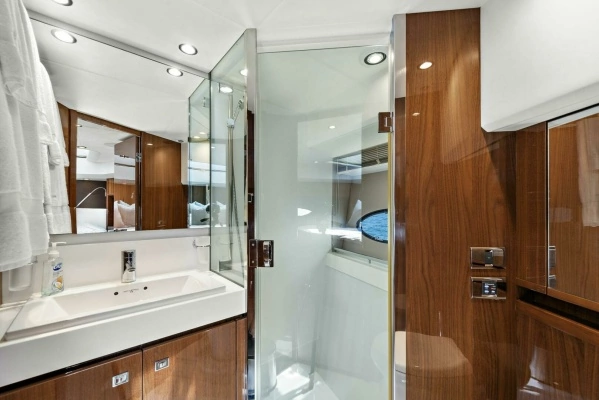 2015 Princess 72