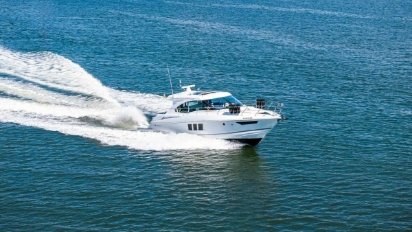 2019 Cruisers Yachts 45