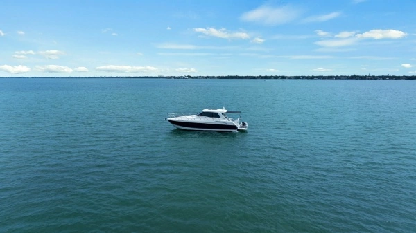 2014 Cruisers Yachts 48