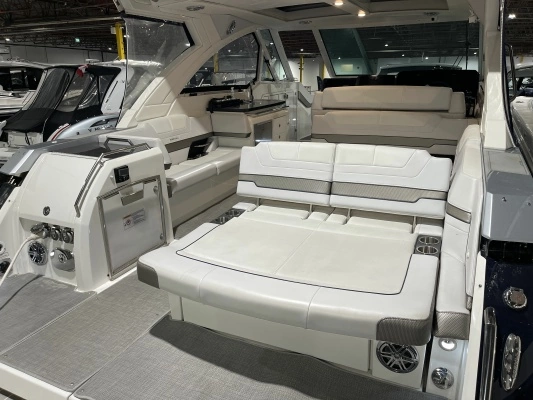 Formula 380 Super Sport Crossover I/O Yacht For Sale
