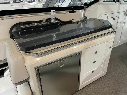 Formula 380 Super Sport Crossover I/O Yacht For Sale