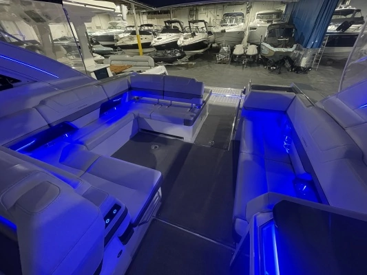 Formula 380 Super Sport Crossover I/O Yacht For Sale