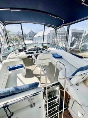 33ft Bayliner Yacht For Sale