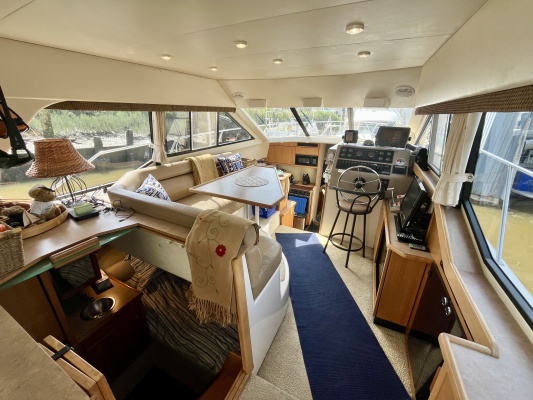 33ft Bayliner Yacht For Sale