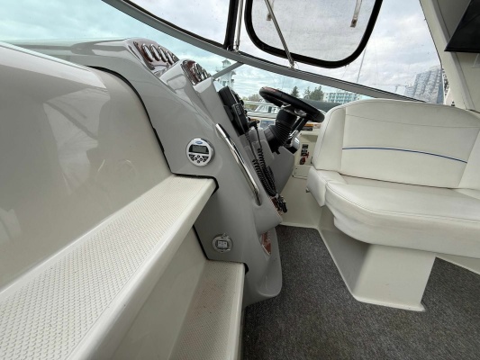 32ft Bayliner Yacht For Sale