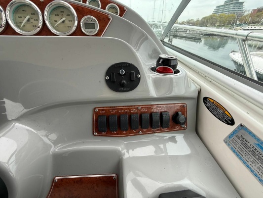 32ft Bayliner Yacht For Sale