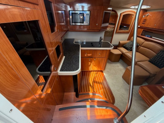 37ft Four Winns Yacht For Sale