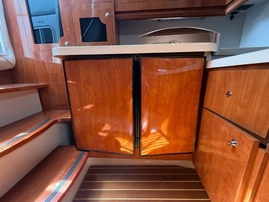 37ft Four Winns Yacht For Sale