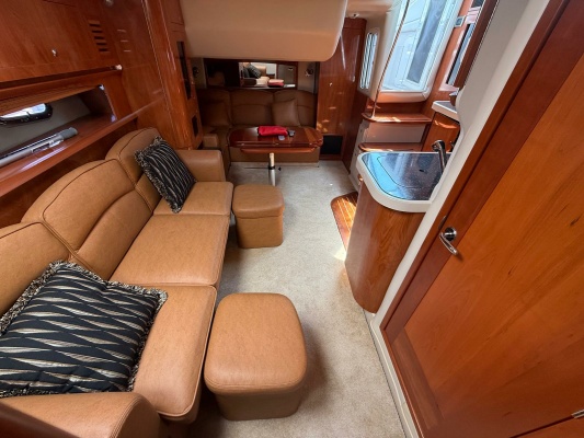 37ft Four Winns Yacht For Sale