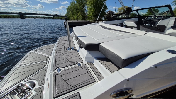 20ft Monterey Yacht For Sale
